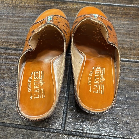 EUC Leather Slip on heels - Picture 5 of 8